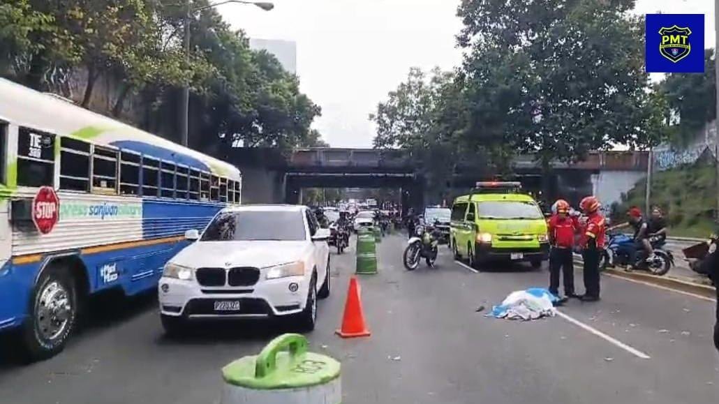 luisangelsas's tweet photo. Una señora que debió tomar un “mototaxi” por la falta de transporte público eficiente y de calidad no podrá vivir en “la ciudad de oportunidades” que tanto pregona el alcalde. ¿Cuántas personas han muerto por la ineficiencia de @muniguate ? https://t.co/8HkyTM82te