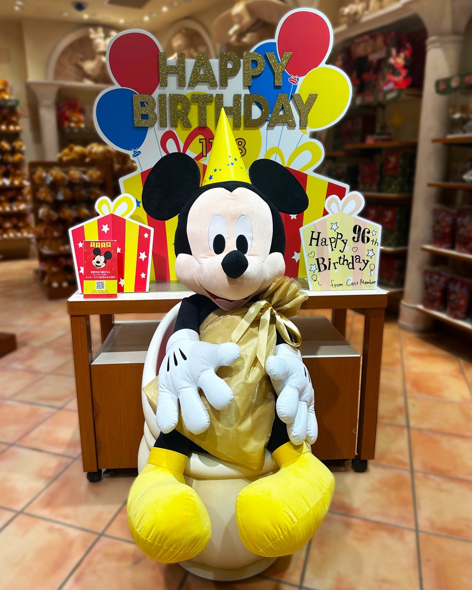 11月18日は #ミッキー の誕生日🎂／ 全国の #ディズニーストア にて 11
