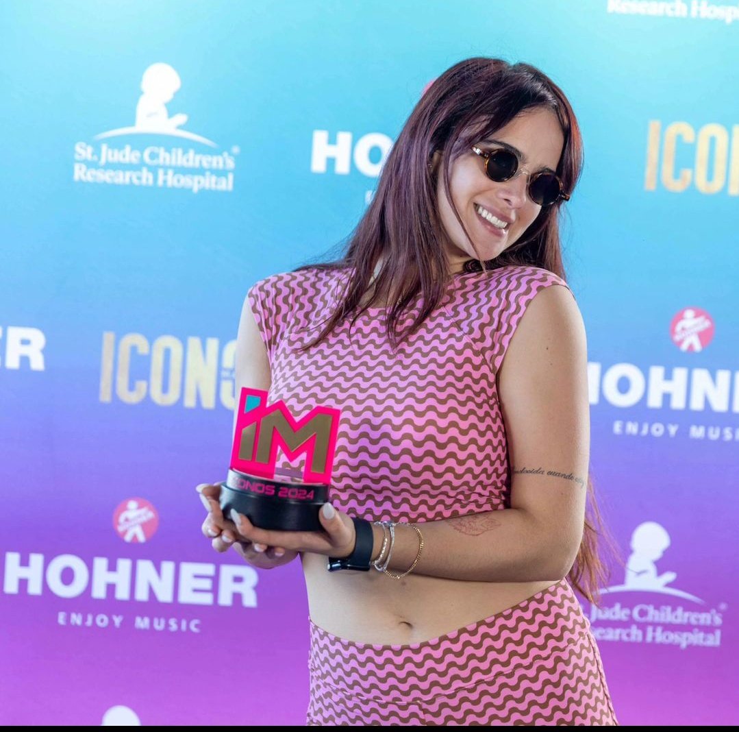 IamAlejandraMR's tweet photo. 📸| @GalaMontes2 en @ICONOSMAG en la #WarnerHouceMiami #LatinGRAMMY https://t.co/qSTEiSA4rc