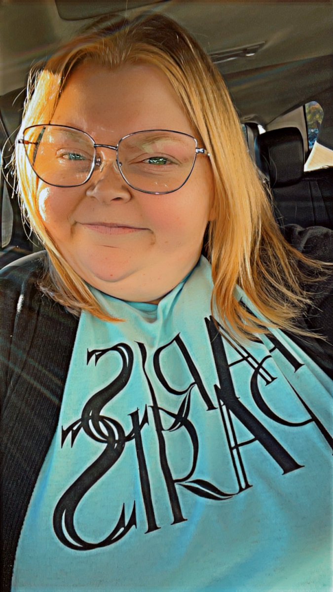 FunsizeLewis's tweet photo. Strawberry blonde hair and waxed and dyed eyebrows thanks to my cousin nat I love it https://t.co/eYFrds3ede