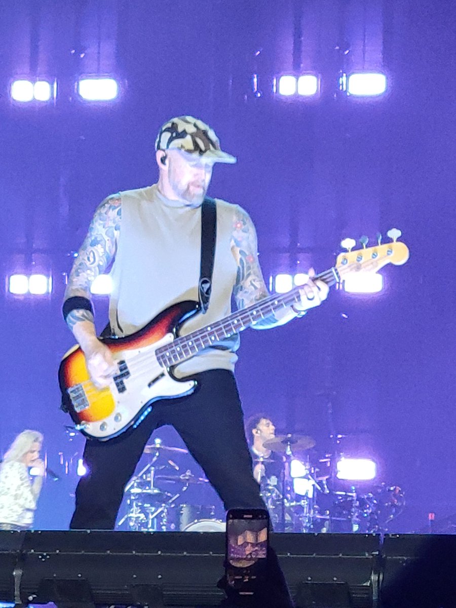 LawanacM's tweet photo. @phoenixlp @jakewestphoto @linkinpark Amazing show! #bucketlist https://t.co/neNEC5dOjO