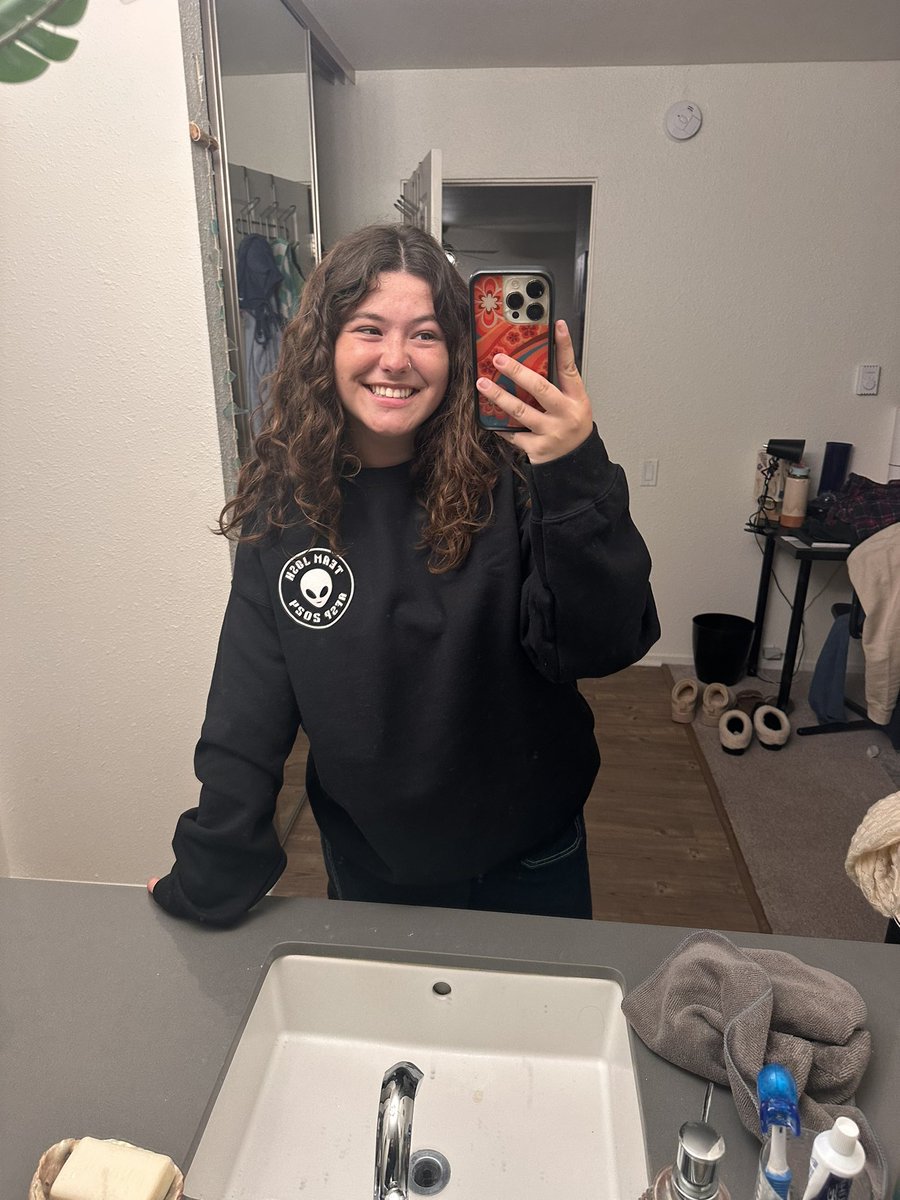 yelllowdashes's tweet photo. NEW FAV CREWNECK IS HEREEEEEEEEEE!!!!!!! WHO EVEN IS TYLER JOSEPH???? #TOPDONATE #IDonatedJosh #teamjosh https://t.co/OHDrWecQQc