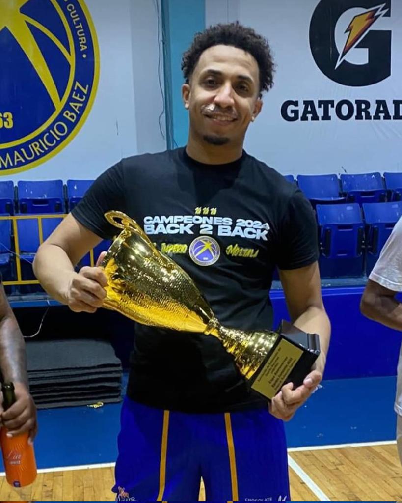 MarinerosPOP's tweet photo. Nuestro jugador Shamil Ballas también se coronó campeón del distrito con el equipo de Mauricio Baez. https://t.co/1vjgmlXcm1
