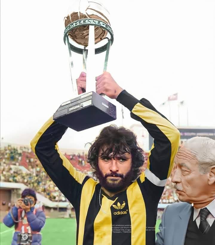 HistoriaCAP's tweet photo. 🗓️#UnDíaComoHoy de 1982, @OficialCAP vencía 2-0 al Aston Villa 🏴󠁧󠁢󠁥󠁮󠁧󠁿 por la final de la Copa Intercontinental de Clubes

🏟️Nacional de Tokyo

⚽Jair 27'
⚽Walkir Silva 68'

🏆 El Decano se consagró campeón y se transformó en la 1era institución del planeta en consagrarse tricampeona https://t.co/T8wP03yxsp