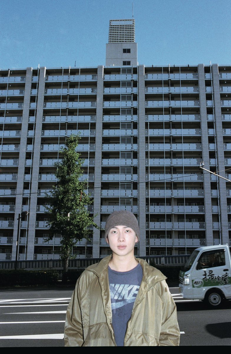 POPEYE_Magazine's tweet photo. 「これからの映画を楽しむためのABC」。Rは「RM」。BTSのリーダーRMの2nd Solo Album 'Right Place, Wrong Person'の制作過程に密着したドキュメンタリー映画『RM: Right People, Wrong Place』を手掛けたイ・ソクジュン監督に話を聞いた。アルバムにほとばしるバイブスと同様、RMや参加アーティストへのインタビューを通して描かれるのは、人生に迷いながら一歩前に進もうともがく等身大のRMの姿。監督の撮影秘話からはRM本人のありのままの姿が見えてくる。気になる場面写真たっぷり掲載。

#popeyemagazine
#これからの映画の話をしよう
#RM
#RightPeopleWrongPlace