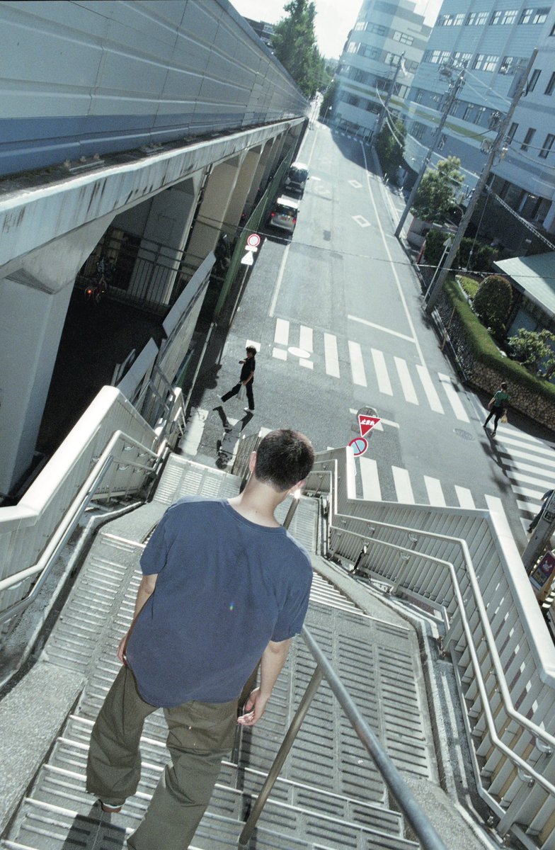 POPEYE_Magazine's tweet photo. 「これからの映画を楽しむためのABC」。Rは「RM」。BTSのリーダーRMの2nd Solo Album 'Right Place, Wrong Person'の制作過程に密着したドキュメンタリー映画『RM: Right People, Wrong Place』を手掛けたイ・ソクジュン監督に話を聞いた。アルバムにほとばしるバイブスと同様、RMや参加アーティストへのインタビューを通して描かれるのは、人生に迷いながら一歩前に進もうともがく等身大のRMの姿。監督の撮影秘話からはRM本人のありのままの姿が見えてくる。気になる場面写真たっぷり掲載。

#popeyemagazine
#これからの映画の話をしよう
#RM
#RightPeopleWrongPlace