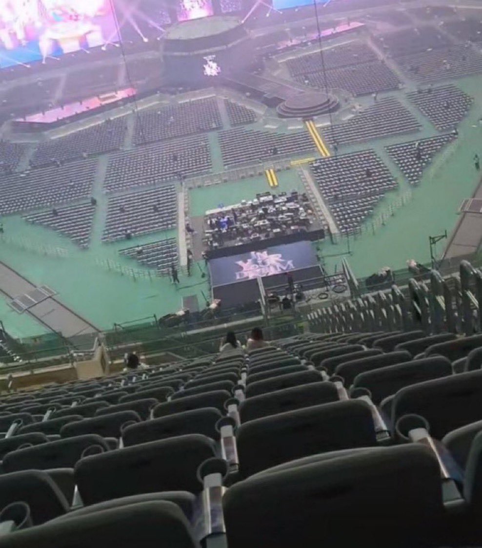 cintasamadowoon's tweet photo. Kepleset dikit bukannya ketemu day6 tapi langsung menghadap ilahi. https://t.co/iCxCGFyQEP