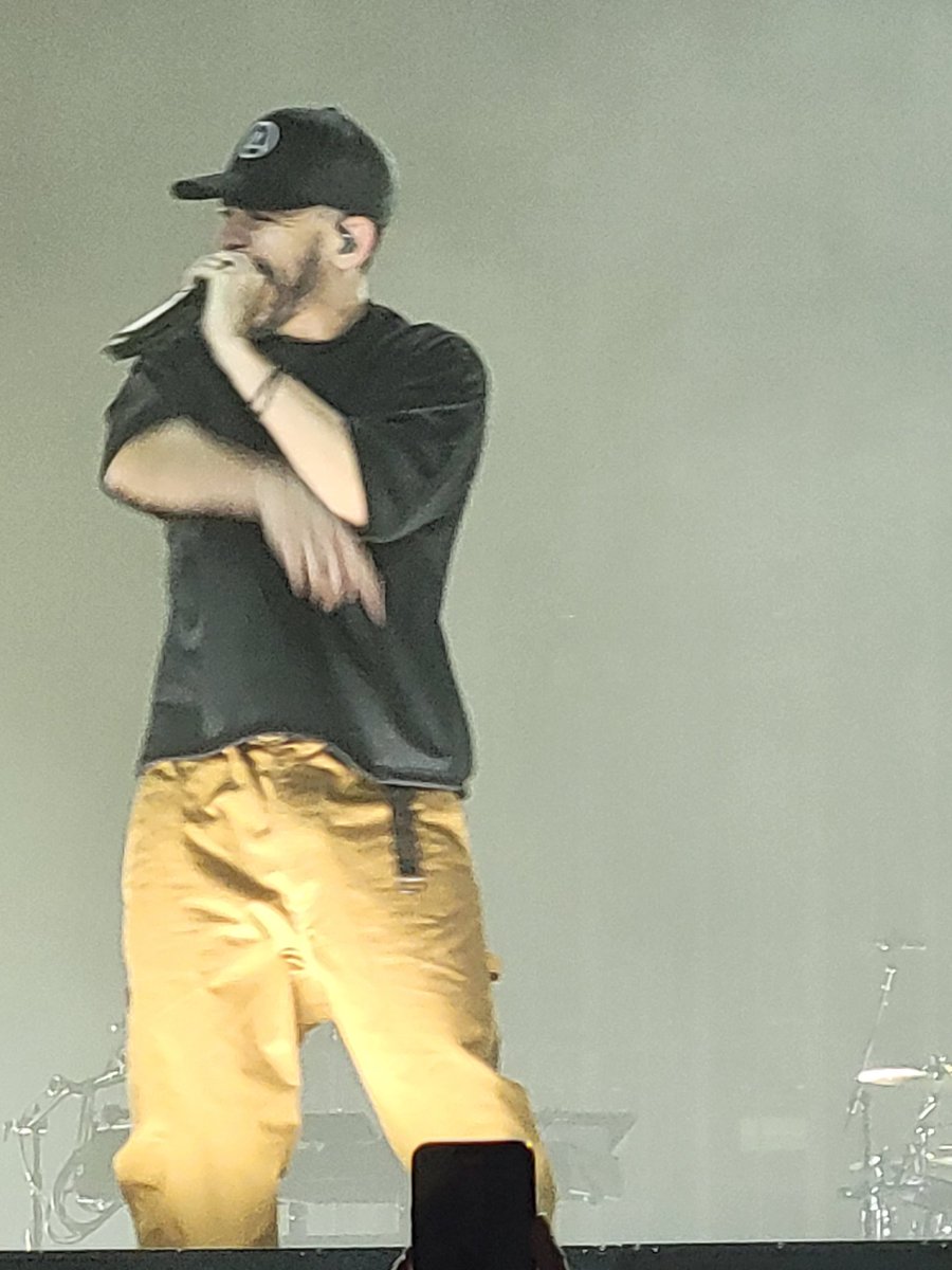LawanacM's tweet photo. @mikeshinoda @linkinpark @joehahnLP @phoenixlp 
Had the best night seeing #LinkinPark in Arlington. Can't wait to see the new tour dates. 🤘 Let's do it again! https://t.co/qrBdIlc2yN