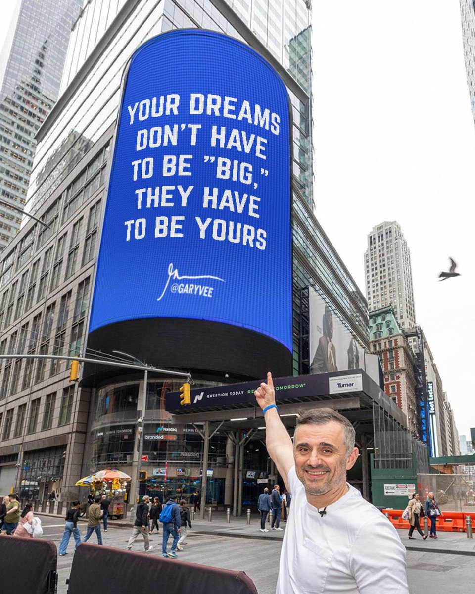 garyvee's tweet photo. Don’t worry about other peoples dreams … worry about what you’re actually are - simplicity is a strength 💚💚💚 can’t wait to see you all try to achieve them 💚💚💚💚

PS: text me for any follow up questions at 📲: 1-212-931-5731

#dreams #simplicity #garyvee https://t.co/DQyHYj07jK