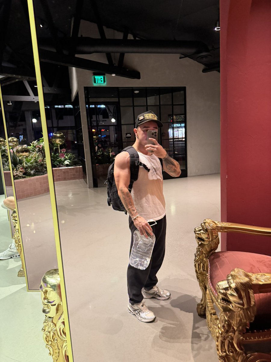 lil jacket guy tweet media