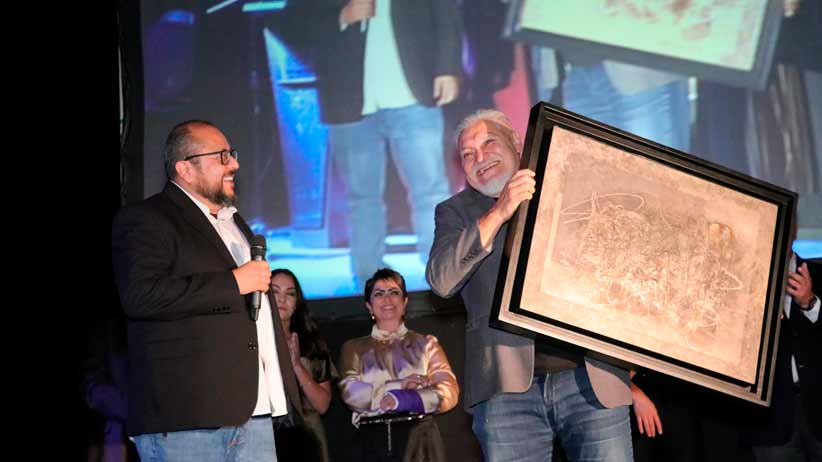 Inauguran 16° Festival de Cine en #Fresnillo con reconocimiento a Joaquín Cosío
#inauguracion #HomenajeJoaquínCosío #FestivalDeCineFresnillo #FCF #IMCINE #FOCINE #Zacatecas #SIZART #TUNAL
<a href="/gaby_marcial/">Gaby Marcial Reyes</a> <a href="/cosio_joaquin/">Joaquin Cosio</a> <a href="/IZCultura/">Instituto Zacatecano de Cultura</a> <a href="/SEDUZAC/">Secretaría de Educación Zacatecas</a> <a href="/CinetecaZac/">Cineteca Zacatecas</a> 

aipz.mx/2024/11/12/ina…