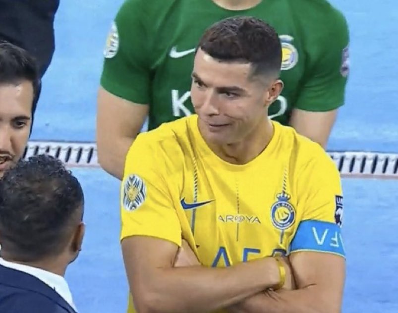 Bible:Kana zvakadera chiregai mukombe wacho udarike
Tinazee: Umboripikl mukombe wacho ndiuyisire black label🤣🤣