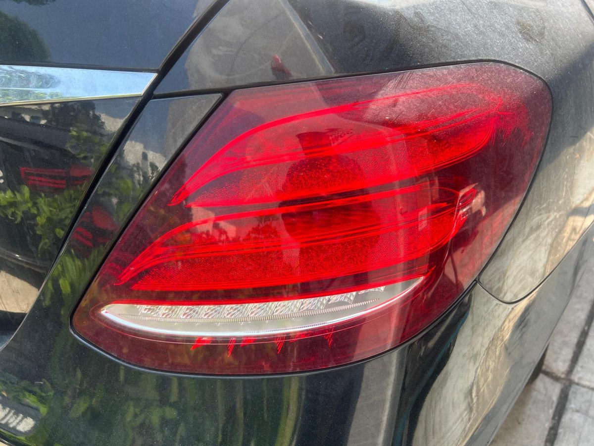 propelauto's tweet photo. Mercedes W213 E220d Rear Tail Lamp available #ForSale 

Ping us &amp; Grab it Before it's Gone✍👇😎

#W213 #E250 #E200 #E220d #Taillight #Rearlamp #GenuineParts #Usedlights #SecondhandParts #Singapore #PropelAuto https://t.co/Ac9uYlqX8C