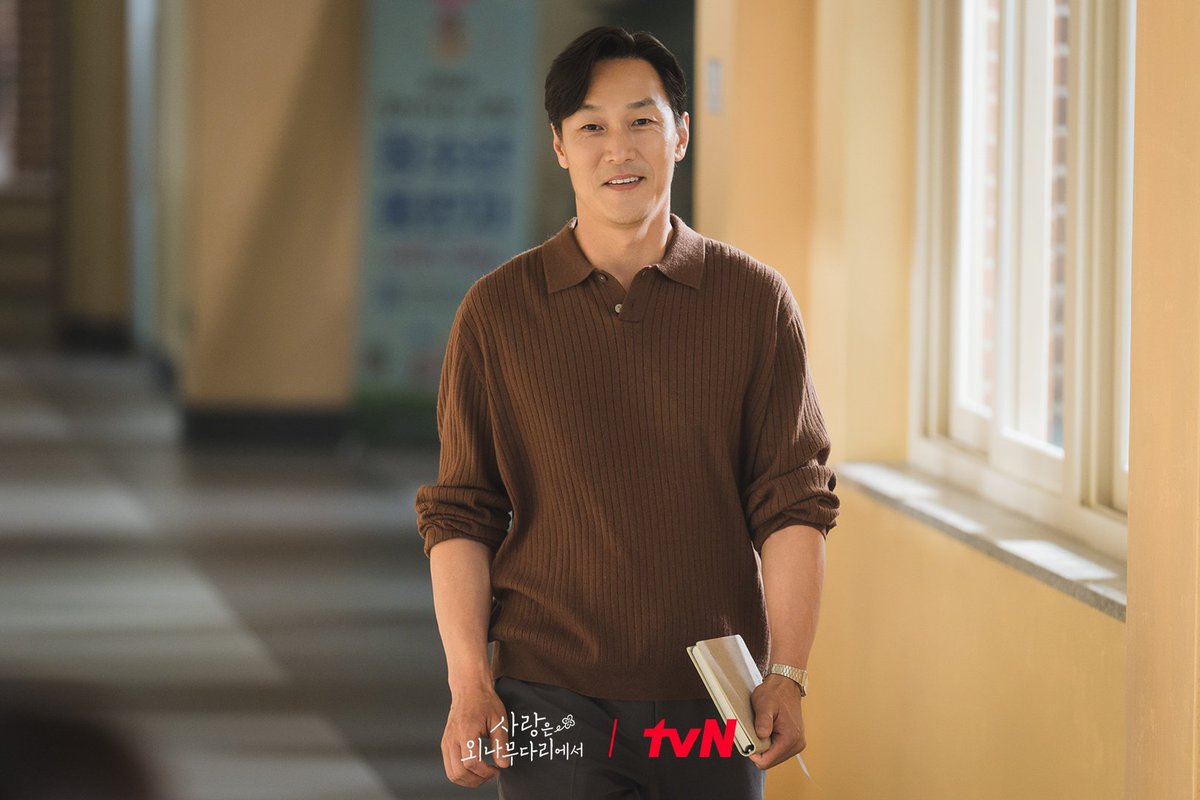 Worldottplus20's tweet image. #KimJungYoung #LeeSeungJun #JeonHyeJin and #KimJaeChul new stills from tvN drama #LoveYourEnemy.

Broadcast on November 23. #JuJiHoon #JungYuMi #KimYeWon #LeeShiWoo