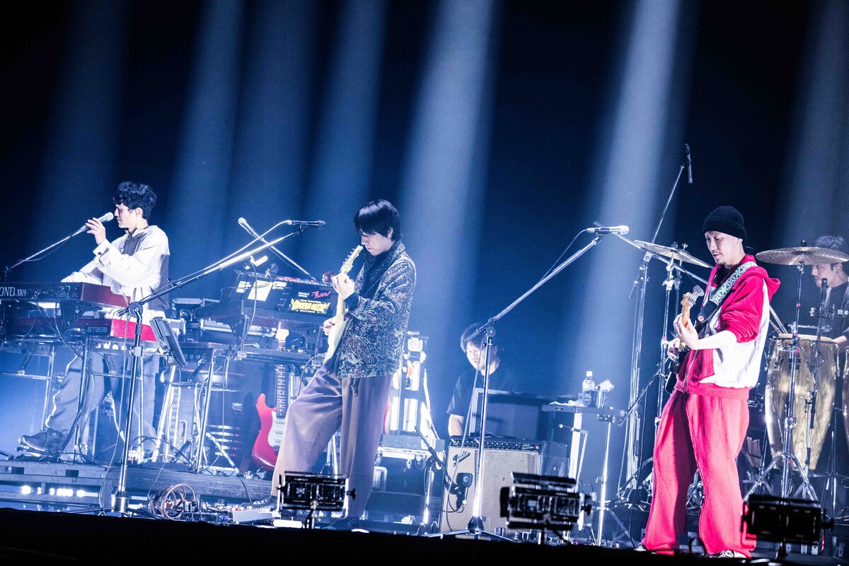 natalie_mu's tweet photo. 【ライブレポート】フジファブリックが盟友アジカン＆くるり迎えた20周年ライブ、大阪の夜に響いた特別な「若者のすべて」（写真30枚）
https://t.co/k2TcFssSHi

#フジファブリック #アジカン #くるり https://t.co/kffZVjUs2J