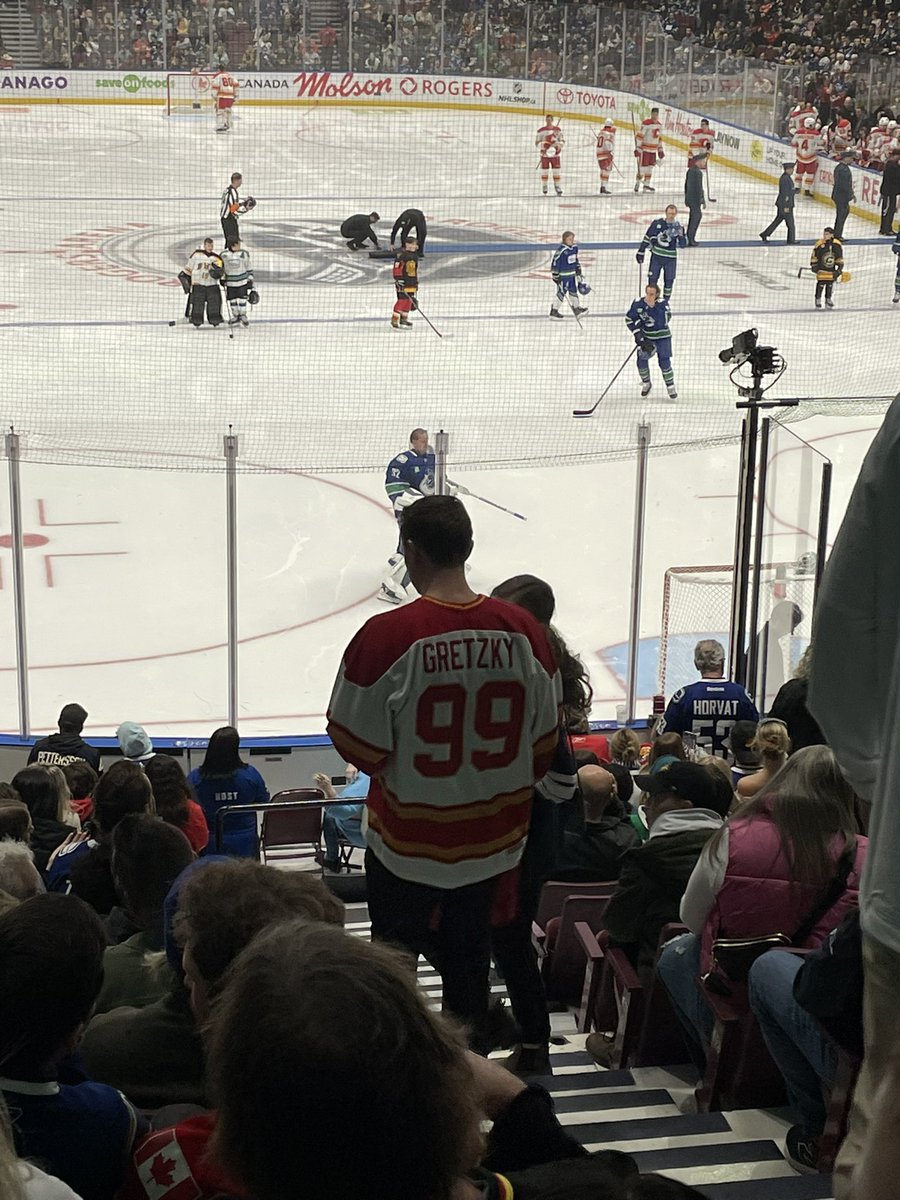 tfort11's tweet photo. we doin jersey fouls? @wyshynski @TheStanchion @NHLFlames https://t.co/J9jzZJAiEQ