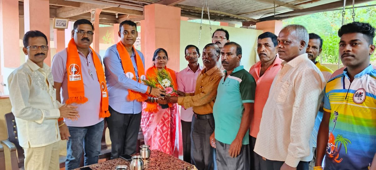 ajityeshwantrao's tweet photo. राजापूर लांजा साखरपा मतदार संघातील शिवसेना उद्धव बाळासाहेब ठाकरे पक्षाचे उमेदवार माननीय श्री राजनजी साळवी साहेबांच्या प्रचारादरम्यान इसवली गावातील बोलयेवाडी मध्ये आढावा बैठक घेतली. तसेच त्रिपुरारी पौर्णिमा उत्सव निमित्ताने ग्रामदैवत श्री नवलादेवी यांचे दर्शन घेतले..!

#Election24  #ShivsenaUddhavBalasahebThackeray 

@ShivSenaUBT_ @uddhavthackeray @AUThackeray