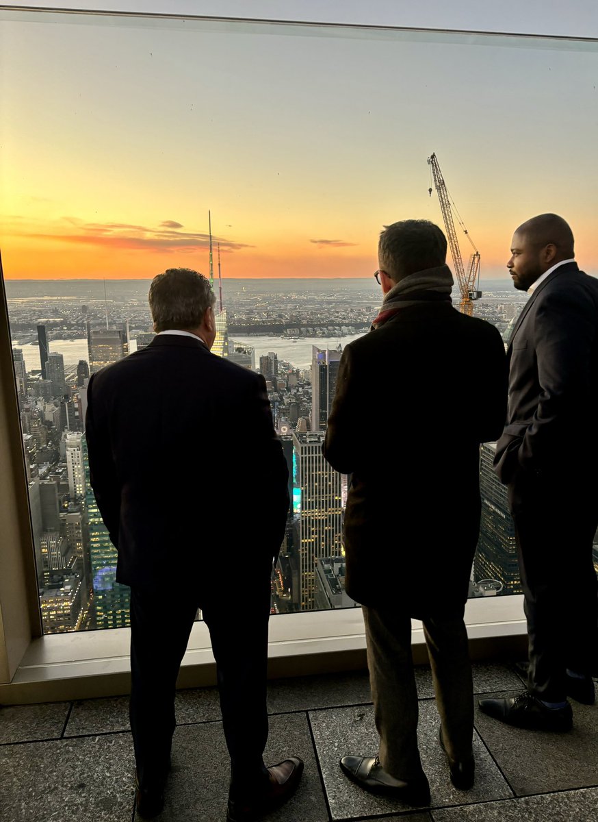 PLinNewYork's tweet photo. One of the NYC newest observation decks-@SummitOV is ⚪️🔴 tonight! 
We thank all involved for making this happen! It was a true pleasure to ignite with Mr. Marc Holliday &amp; 🇵🇱 crew members colors symbolizing the Polish independence &amp; heritage of one of the biggest NYC communities. https://t.co/6GoskgQnfn