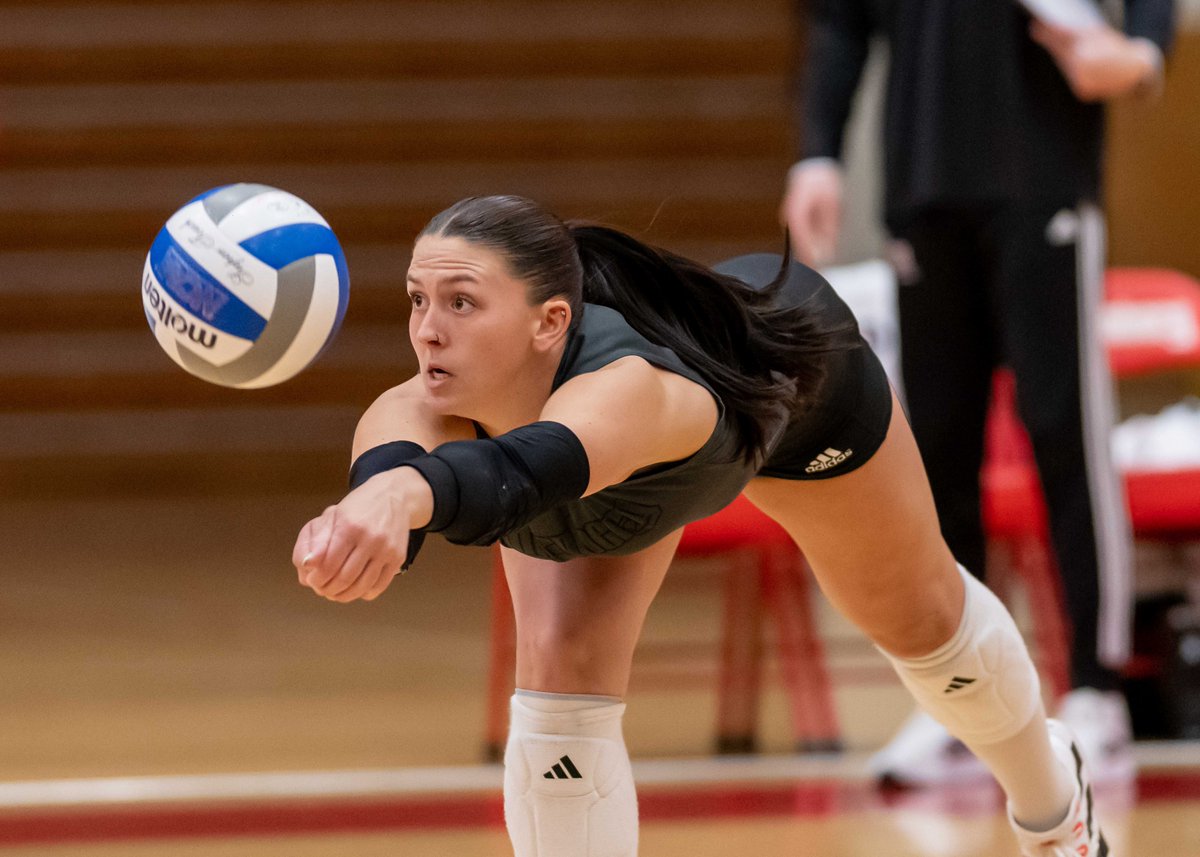 The Tigers of <a href="/witt_wvb/">Wittenberg Volleyball</a> advanced to the <a href="/ncac/">NCAC</a> Tournament semifinals for the 30th straight year with a 3-0 sweep of Hiram behind Alana Bartulovic's record-setting 21 kills (3-set match, rally-scoring era): wittenbergtigers.com/x/s8xgh #TigerUp