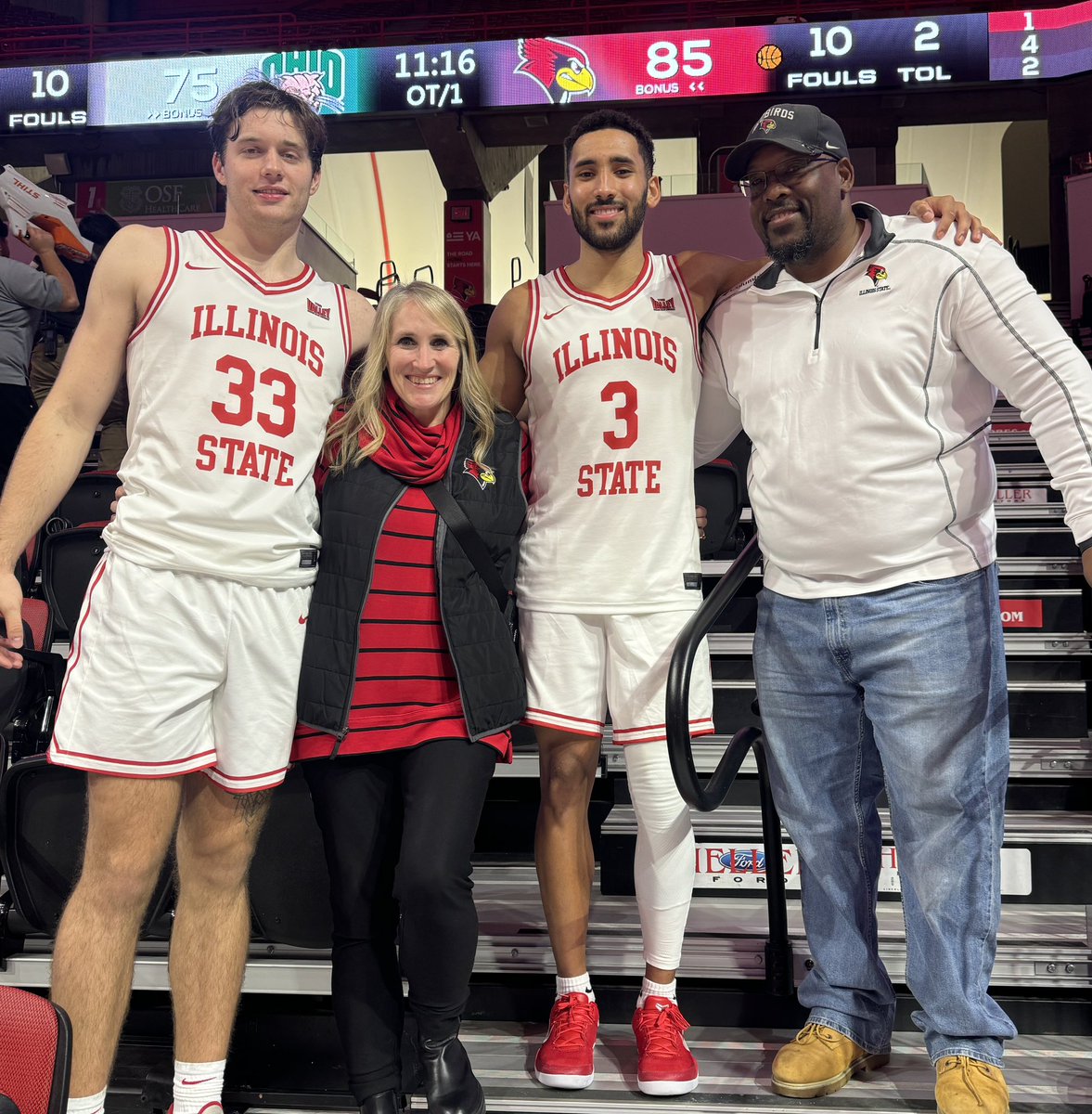 peglb5's tweet photo. @dalton3banks and @Cadenboser33 represented Eau Claire well tonight.  ❤️ this EC connection! https://t.co/w4wNzspkOu