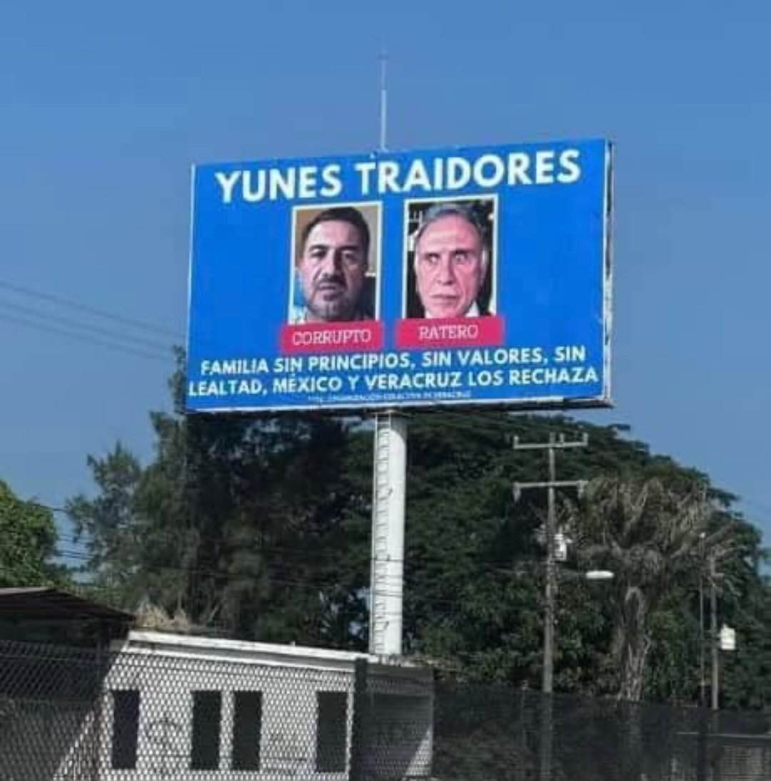 ¡Sopas! 
Le pusieron sus lonas en varias partes de Veracruz, a este par de traidores...
¡Les ruego encarecidamente que no lo vayan a hacer viral!    👇🏻😎