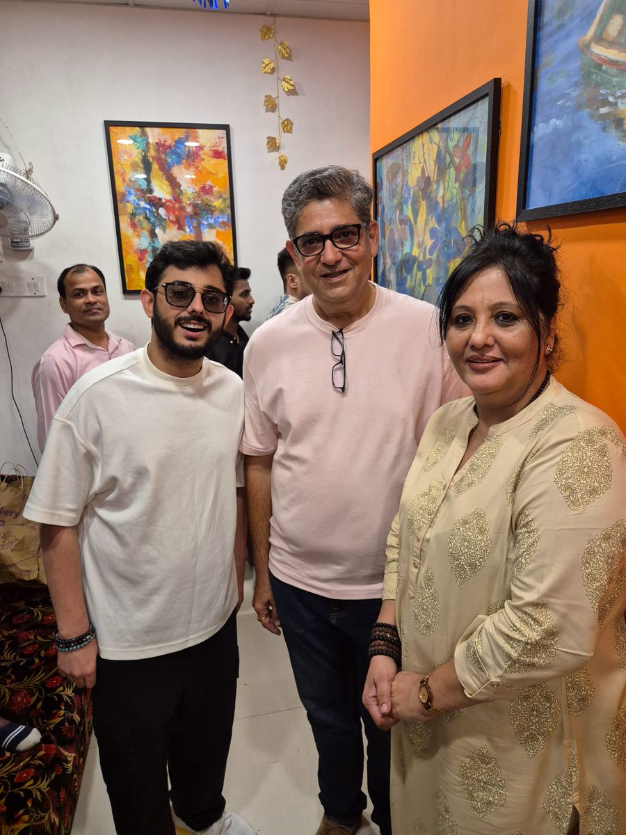 dutt_vrf's tweet photo. Famous Indian YouTuber @CarryMinati (Ajey Nagar), known for his massive following, recently visited VR Films and Studios.
#Carryminati #VRFilmsAndStudios #Mumbai #VROTT #vrfilms #entertainment #movies #dubbing #hindidubbing #tamildubbing #telugudubbing #AmazonPrimeVideo #TataPlayBinge #NetflixIndia #viacom18 #gaming #influencer #youtuber