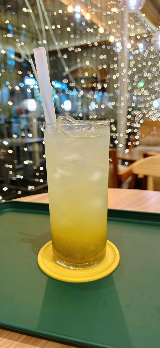rqDiaYK3FBqNgE9's tweet photo. イヌくんの真似して🤭
マスカットエイド🍹
#マスカットエイド
#nuah https://t.co/rjYRcsffrI