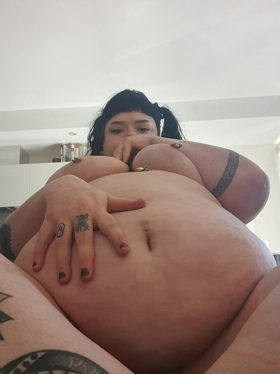 pervect3's tweet photo. can someone please put a baby in me? 🥺 https://t.co/5xz051cBfr