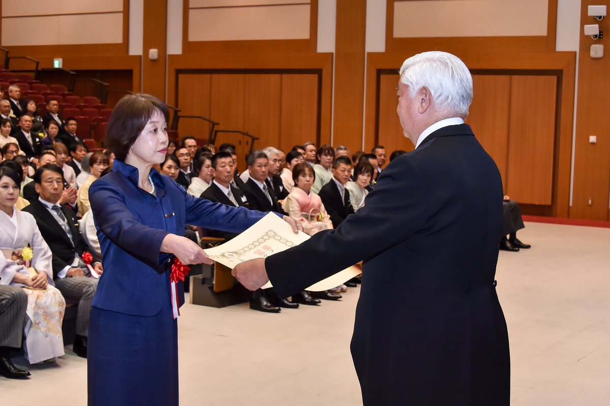 11月12日、中谷防衛大臣は、第43回危険業務従事者叙勲勲章伝達式