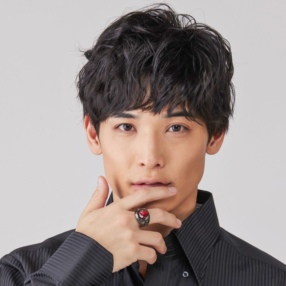 仮面ライダーガヴ 』 敵組織ストマック社を率いる、ストマック家の家紋