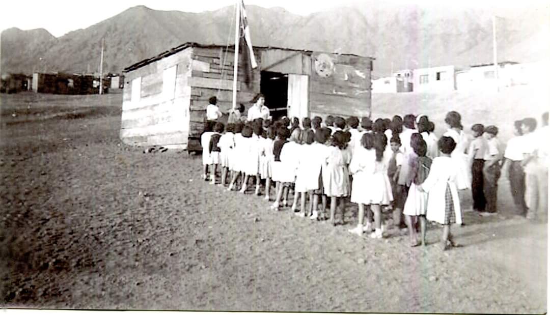 Alnortedemipais's tweet photo. Escuela N° 32 de #Antofagasta, Ubicada en Población Prat B. Año 1963 #Memoria #Historia https://t.co/Amm9qqcfMK
