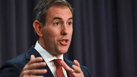 joxer's tweet photo. @AdyLady9969 @ElaineM11584892 Even ‘The Australian’ says that history shows federal Labor governments are always better at managing the economy. https://t.co/7zDYUU9e8T #Auspol https://t.co/ymyvk3Eeyn