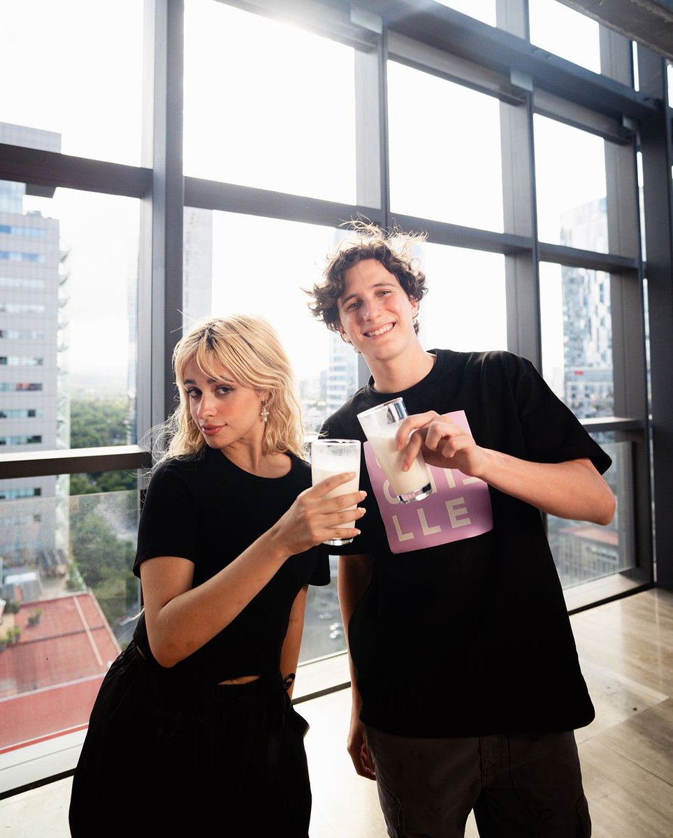 Se armó la chilaquiliza 😎🇲🇽
 Robe Grill &amp; Camila Cabello 
.
.
.
#robegrill #camilacabello #quechille #chilaquiles