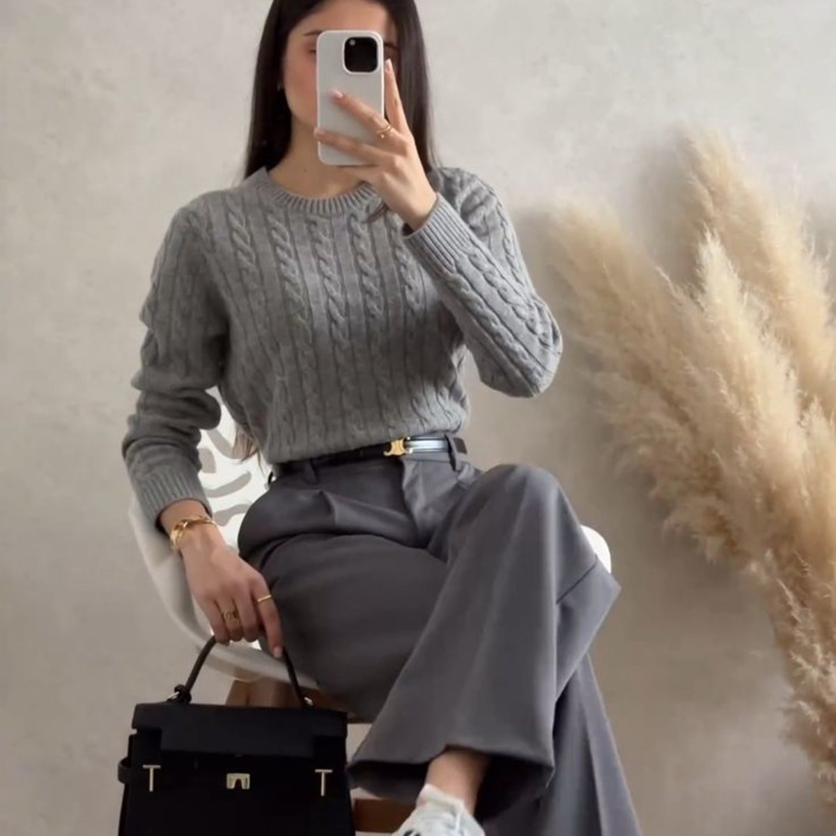 adrushya02's tweet image. Casual elegance with a brown pant ensemble. #BrownPants #CasualElegance #ChicLook #StyleGuide