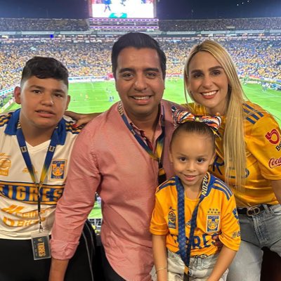 VicSanPlas's tweet photo. Los traidores serán reconocidos por sus hijos y nietos como lo que son, unos culeros que por intereses se prestaron a la destrucción de país. @JesusNavaNL @cynthialopezc1 @YoconYunes 

¡Arróbenlos! Y den RT. https://t.co/2Byh65S65k