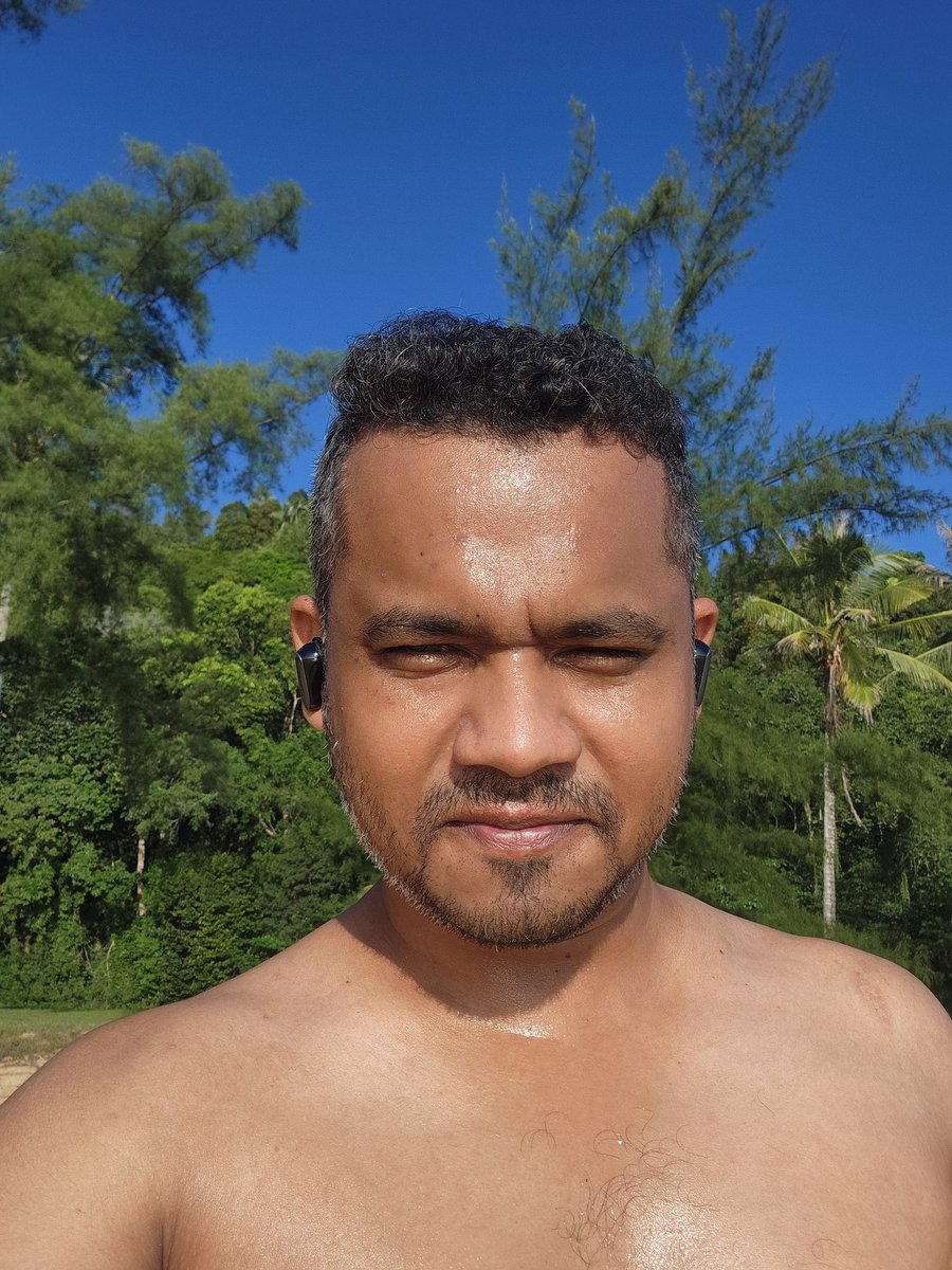 luvain's tweet photo. Had some good workouts with some fantastic views for the last few days. Well, I needed the break to rejuvenate. Now, all back to reality to serve! #clubmedcherating #cuticutimalaysia #malaysia https://t.co/bG6Y8m8uA3