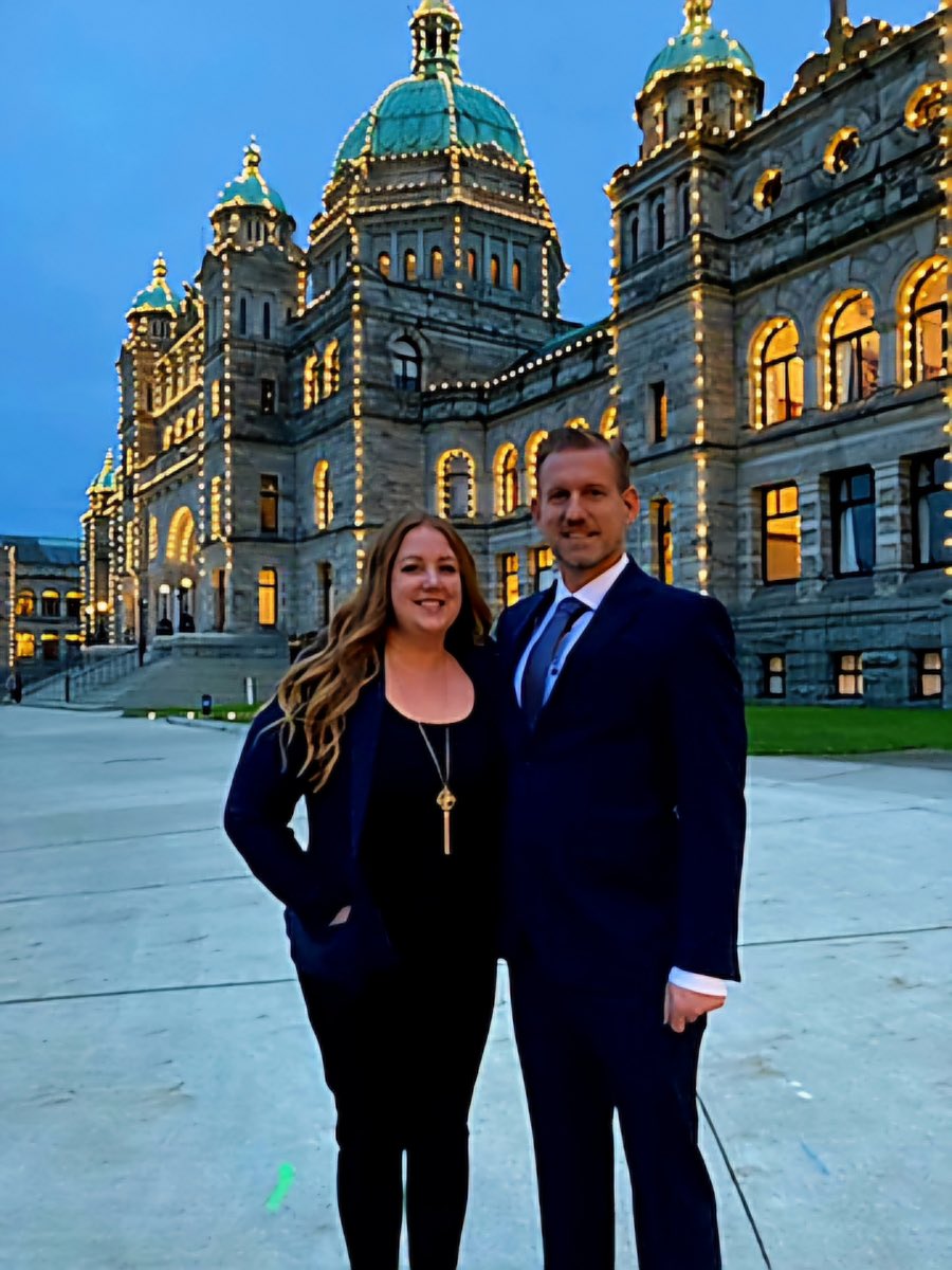 mack4change's tweet image. In Victoria tonight for the swearing in ceremony what an unbelievable building and an amazing experience. Thank you to everyone watching live and all of the support and kind words. It’s now official!

#westkelowna #peachland #bcfirst #Conservatives