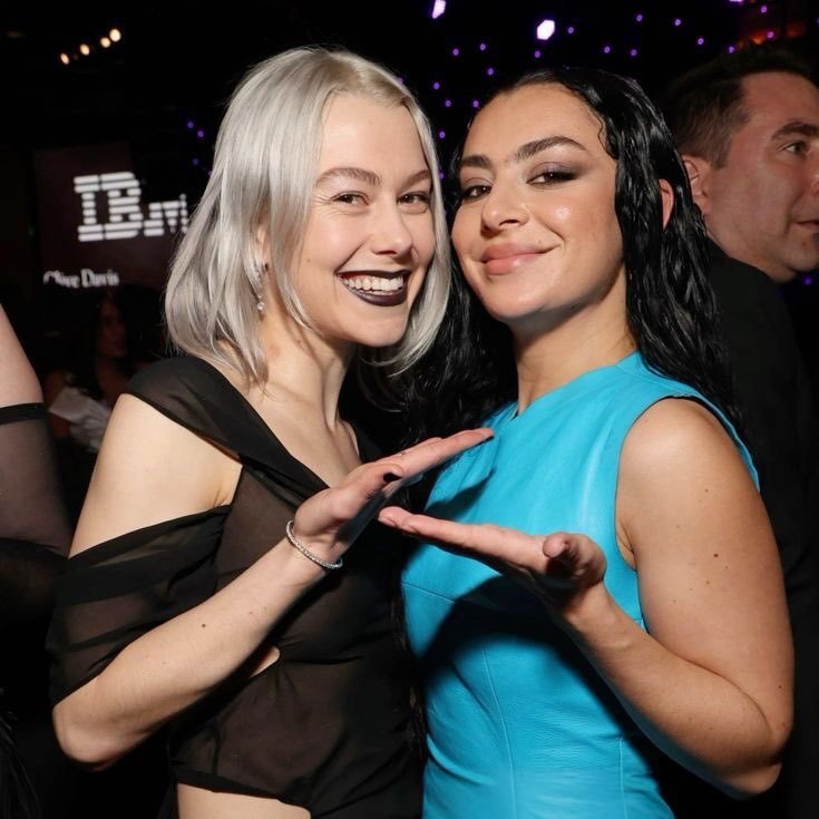 Laneway past + present 💘 warms our heart to see so many pals on our lineups!!!!