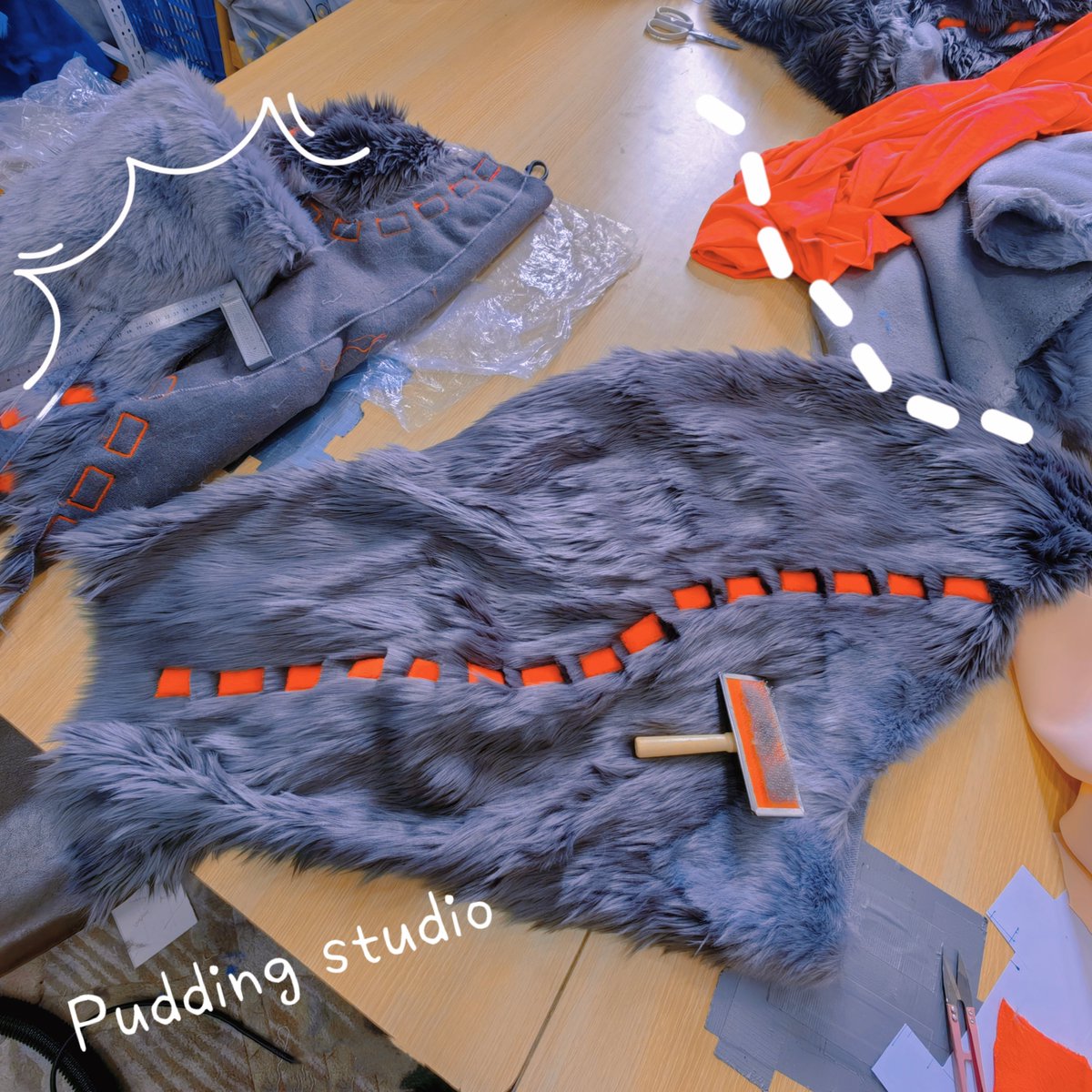 Finish making a leg of a plush toy! It's a super large fursuit. Stay tuned!🥳