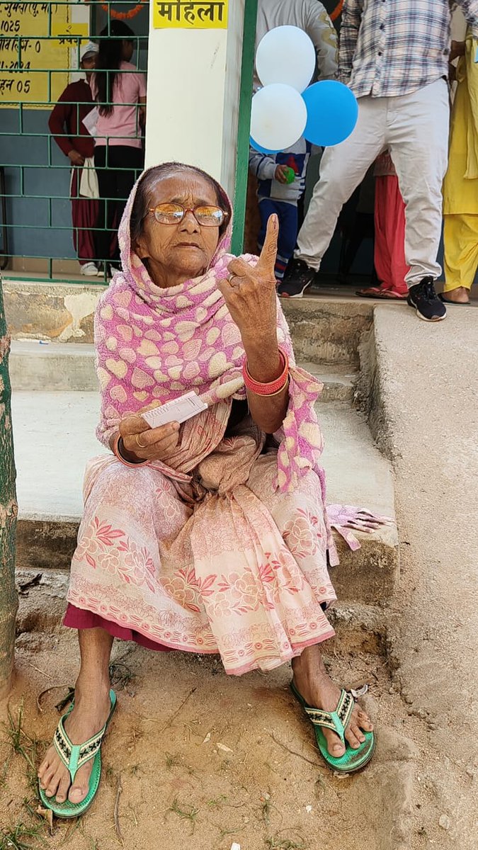 इन्होंने तो दिया वोट, और आपने ?

#VoteDeneChalo #VoteKaregaGumla  <a href="/ceojharkhand/">Chief Electoral Officer, Jharkhand</a> <a href="/ECISVEEP/">Election Commission of India</a> <a href="/SpokespersonECI/">Spokesperson ECI</a> <a href="/DCGumla/">DC Gumla</a>