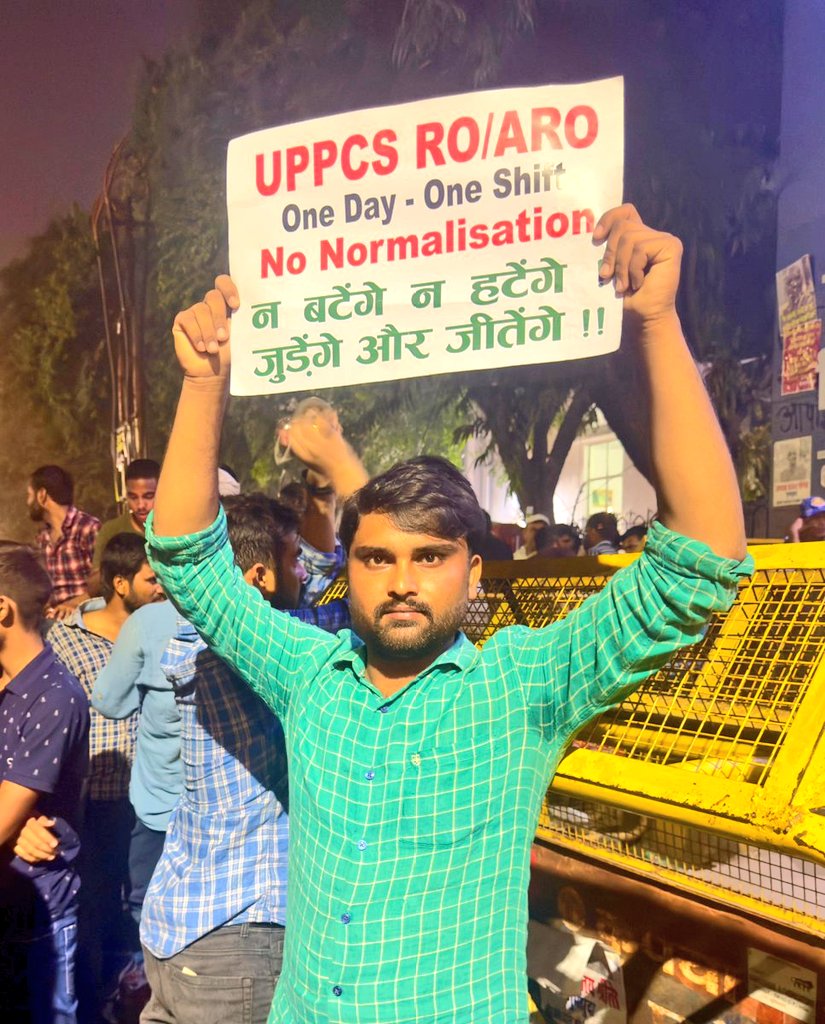 Upka560631Ka's tweet photo. इम्तिहान लो इम्तिहान की तरह 
तोहर परीक्षा से हम भागल न हाई 
तू एक दिन में exam करवाया हम  संतोष पागल न हई 
#Yogi_ji_nyay_kro 
#oneday_oneshift_exam https://t.co/RRhPQzD28D