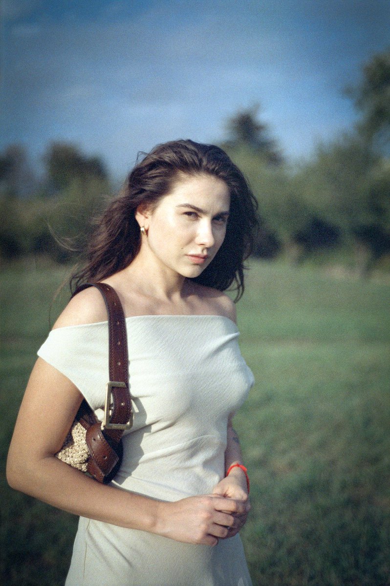 Hrybiuk_Ruslan's tweet photo. Enya
Camera: Minolta Dynax 5
Lens: Sony 35mm f/1.4 G
Film: UFO image 200 expired
Scanner: Reflecta RPS 10M
Date: 2004 Kyiv, Ukraine
#Грибюк #Україна #Київ #Kyiv #Грибюк_Руслан #Hrybiuk_Ruslan #Ukraine #filmnotdead #analog #PhotographyIsArt https://t.co/HszBxmPMTs