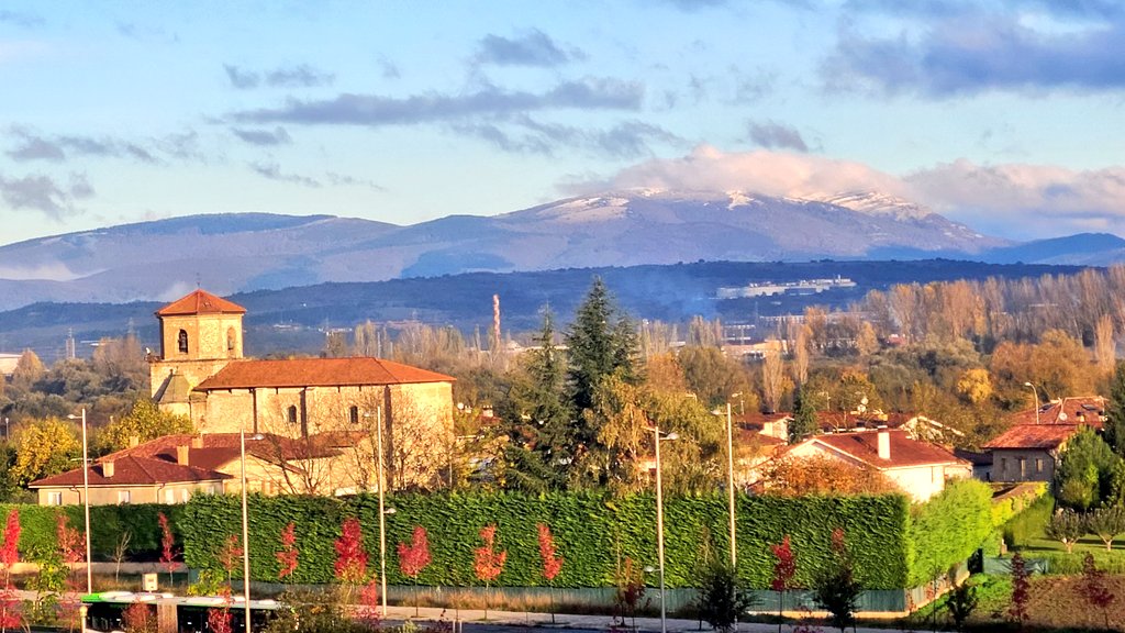 Por fin se deja ver la primera txapela de nieve del monte #Gorbea de la temporada. Ongi etorri #elurra ! <a href="/Arabamet/">Arabamet</a> <a href="/Euskalmet/">Euskalmet</a> #VitoriaGasteiz #elorriaga #araba