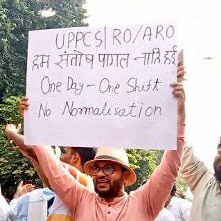 SManeeshY33's tweet image. A unique protest is being carried out by the candidates regarding RO/ARO recruitment.

#NO_NORMALISATION
#UPPCS_ROARO_ONESHIFT
#UPPSC_No_Normalization