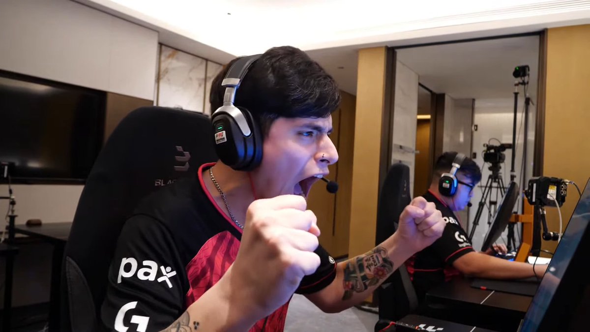 KRUesports's tweet photo. GRITALOOOOOOOOOOOO DECO! 🗣️

#RMRAmericas https://t.co/9Zv7Ws8eHj