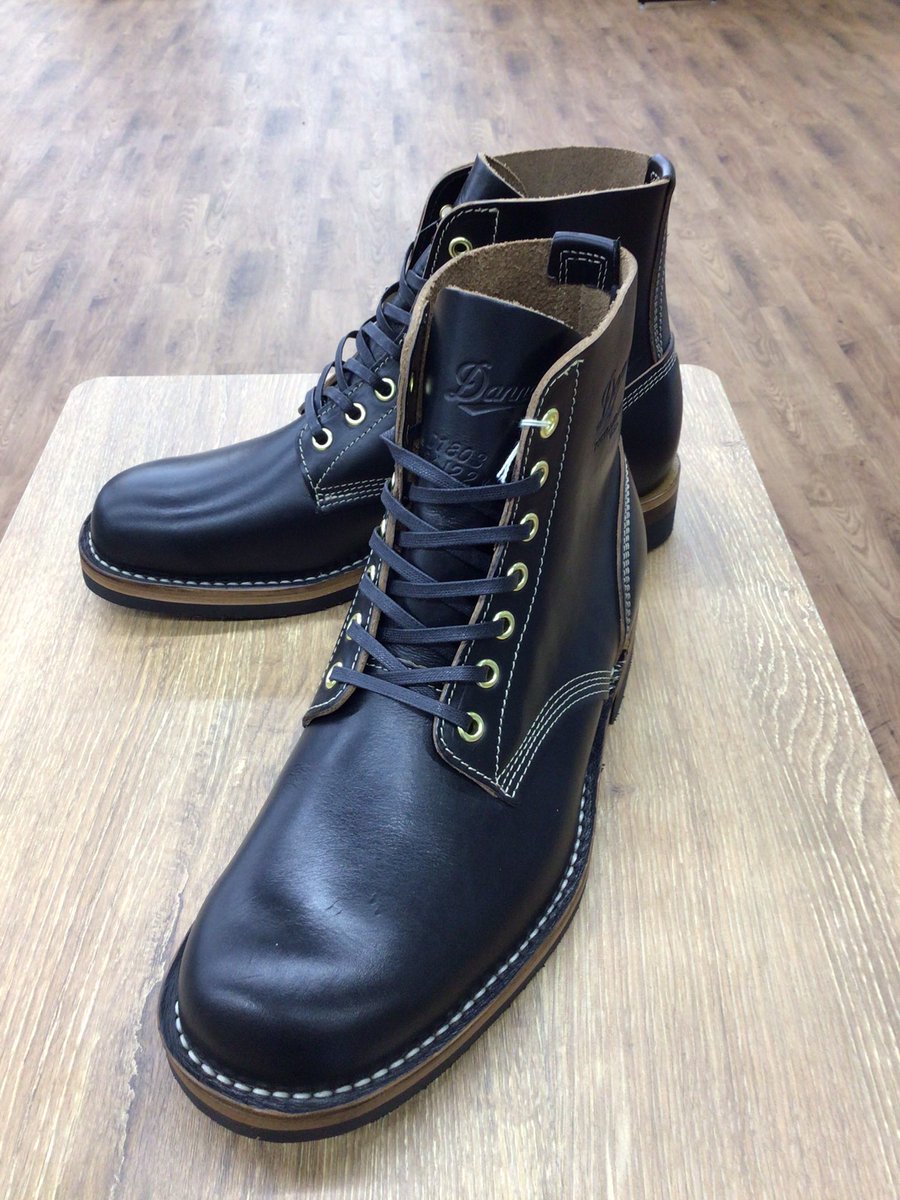 ricoland_oita's tweet image. 本日オススメするのは【Danner】のブーツです🥾クラシックなスタイルでステッチがアクセントにもなりシンプルかつおしゃれに履いていただけます😆✨ぜひ店頭でお試しください🎶
#Danner
#ライコランド大分店