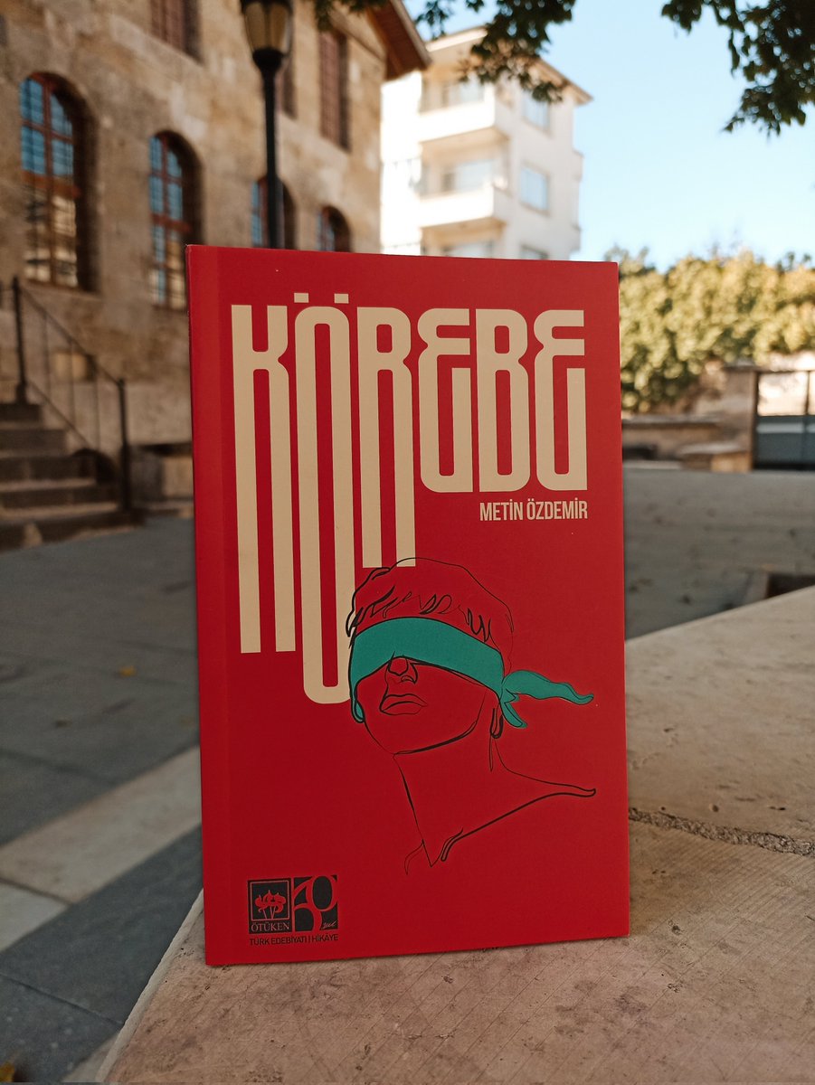 Metin Özdemir az ve öz yazan öykücülerden. 1993'ten beri belli başlı edebiyat dergilerinde öyküleri çıksa da ilk öykü kitabı Eşikte'yi 2016'da yayımlamıştı. Sekiz yıl aradan sonra ikinci öykü kitabı Körebe geçtiğimiz günlerde okurla buluştu. Neredeyse 30 yıldır öykü yayımlayan