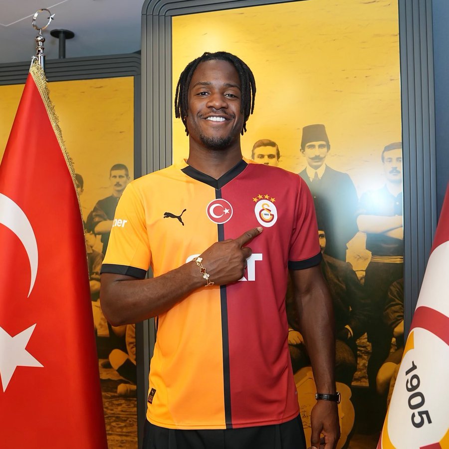 Göçer Ajans Spor (@gocerajanspor) on Twitter photo Michy Batshuayi'yi, 7 milyon TL dolandıran şahıs adli kontrol şartıyla serbest bırakıldı.
<a href="/mbatshuayi/">Michy Batshuayi</a> Michy Batshuayi'yi, 7 milyon TL dolandıran şahıs adli kontrol şartıyla serbest bırakıldı.
<a href="/mbatshuayi/">Michy Batshuayi</a>