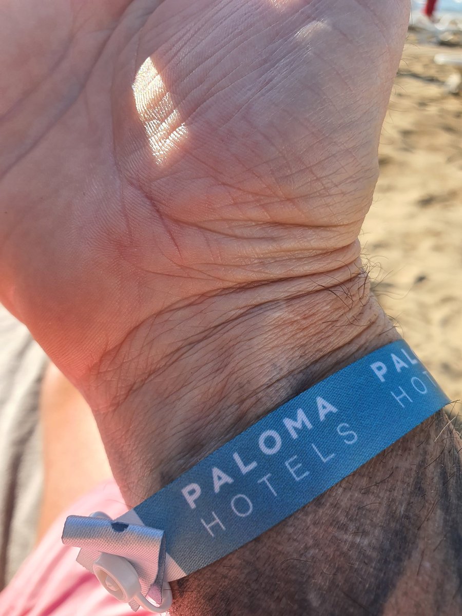 DING_DONG_D's tweet photo. @Palomafaith didn't know you had a Hotel chain ❤️ https://t.co/StGEyrToYr