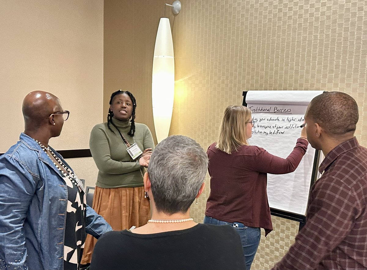 VSloanBoulder's tweet photo. @NCAR_Science the GEO REU community of undergraduate internship leaders gathered in Phoenix for a dynamic and engaging two days on Oct. 29 &amp; 30th.  The community sharing of great ideas, strategies for problem solving, and the opportunity to connect with each other was priceless! https://t.co/GSz9e9Gzht